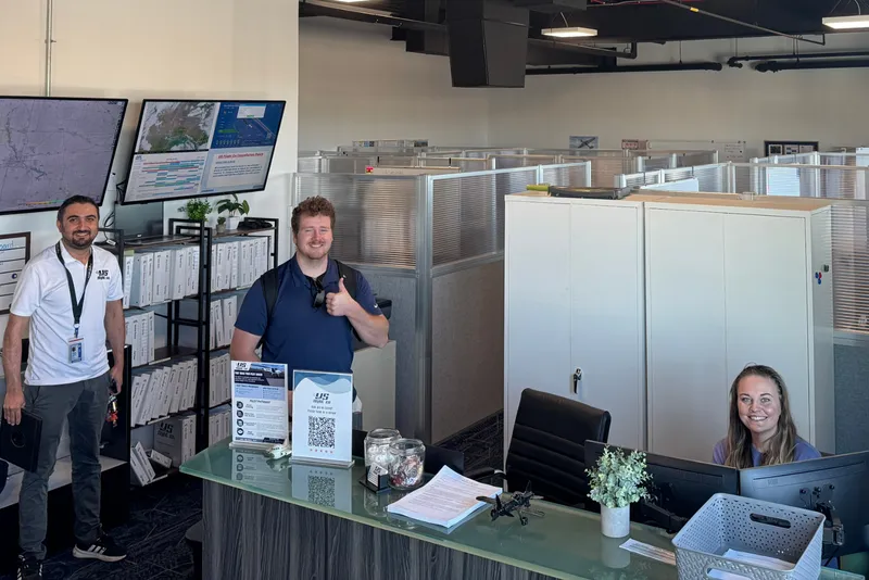 US Flight Co advisor team at the front desk