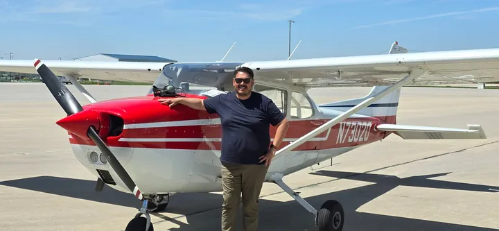 US Flight Co Cessna 172 Skyhawk on the ramp at Des Moines International