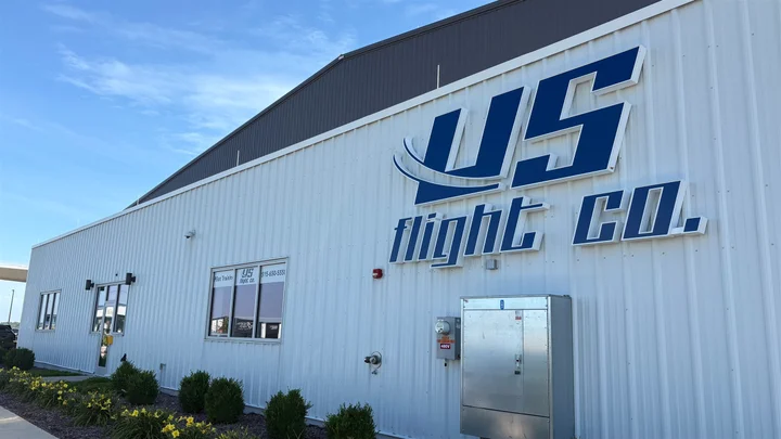 US Flight Co hangar and signage at Des Moines International Airport